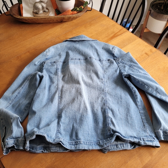Simon Chang Women's Jean Shirt with Embroidery. Size 14 imo - Picture 8 of 8